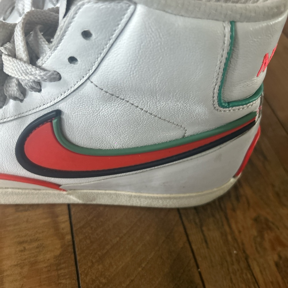 Nike White and Black High-Tops with Red Swoosh - Picture 6 of 6